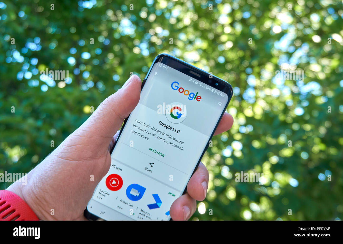 Montréal, Canada - le 28 août 2018 : logo Google et signe sur Play Store sur Samsung S8 écran. Banque D'Images