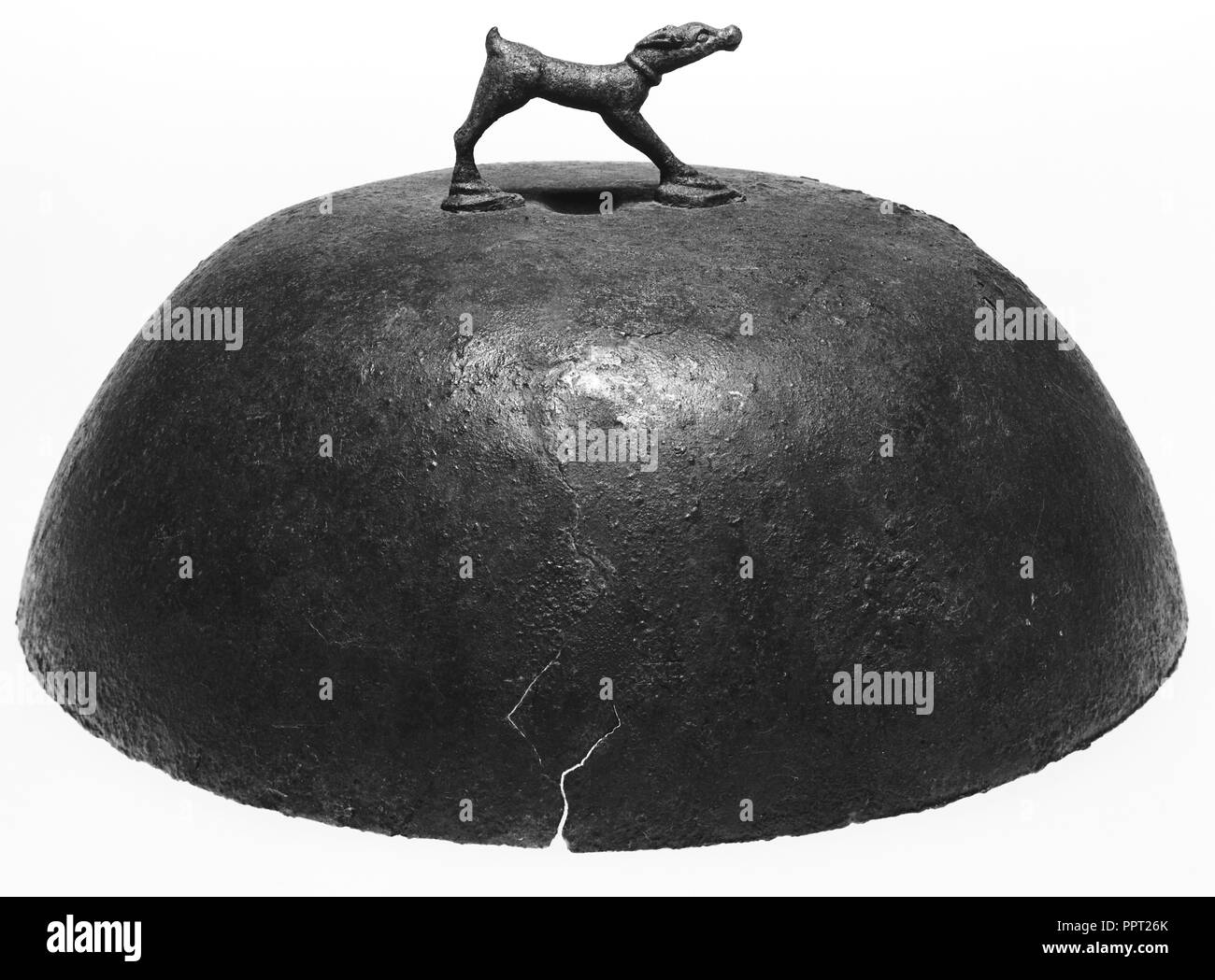 Couvercle ; l'Étrurie ; 5ème siècle avant J.C ; Bronze ; 12,5 × 22,6 cm, 4 15,16 × 8 7,8 dans Banque D'Images