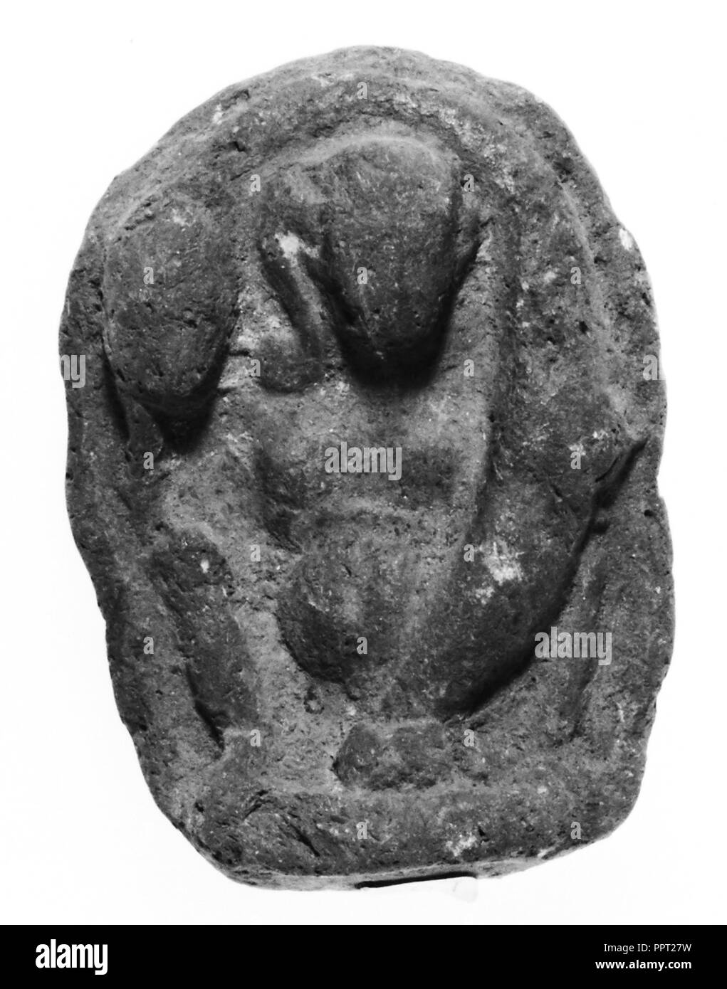 Soulagement avec la figure phallique grotesque d'Horus ; Egypte ; 1er - 2e siècle ; terre cuite, rouge-brun très foncé, 9,5 × 6,8 cm Banque D'Images