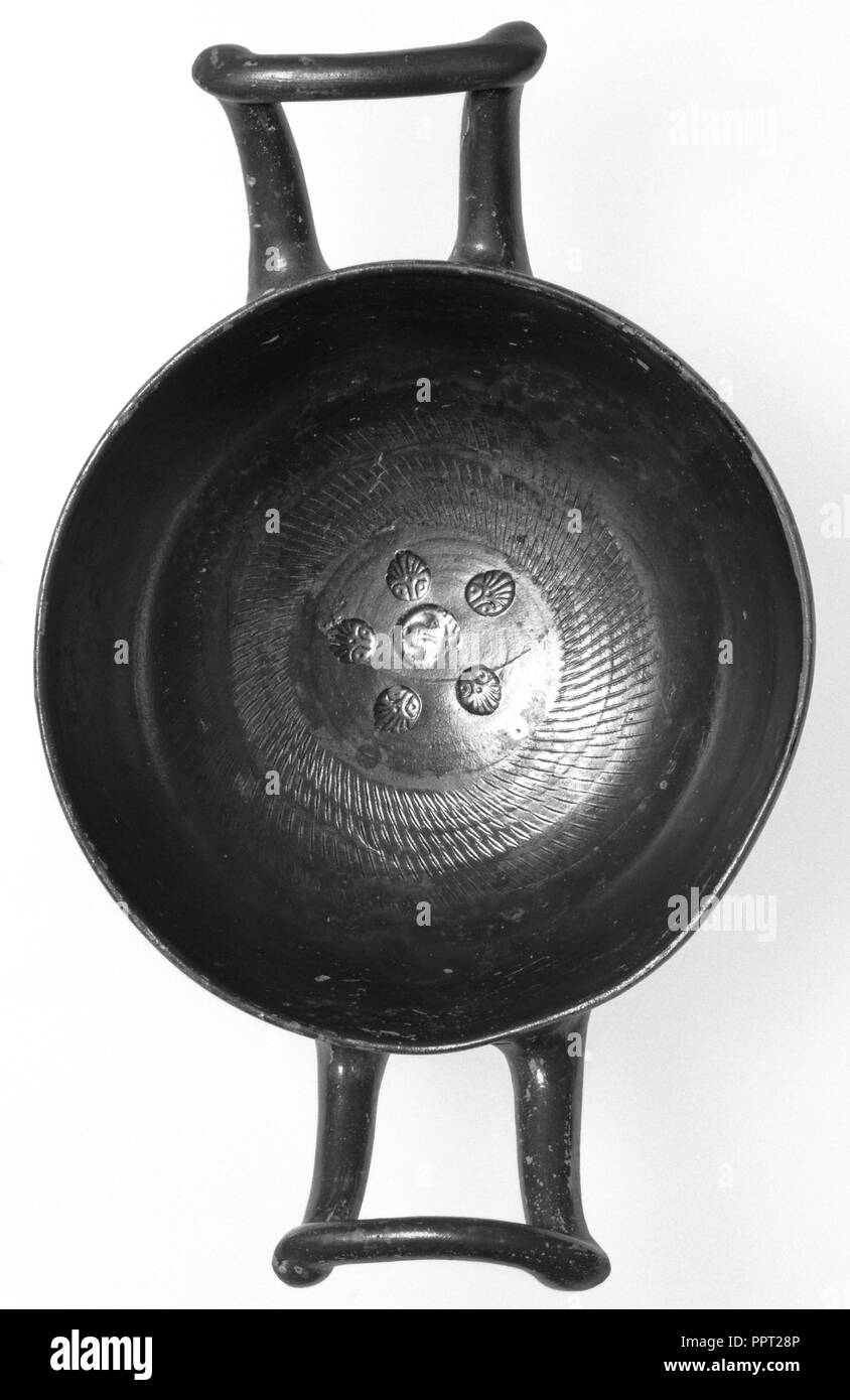 Noir campanien Kylix, verres, Campanie, Italie du Sud, l'Europe ; - 31 323 B.C, sols en terre cuite ; 6.3 x 16.5 x 10.3 cm Banque D'Images