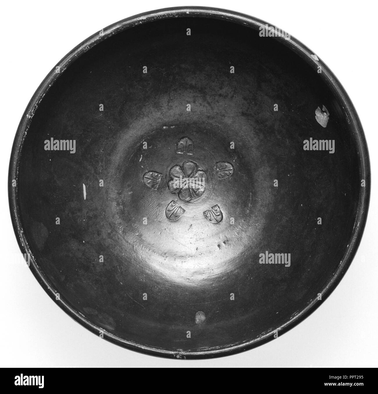 Bol noir campanien ; Campania, Italie du Sud, l'Europe ; - 31 323 B.C ; ; Terre cuite 7 x 16,8 cm, 2 3,4 x 5,8 à 6 Banque D'Images