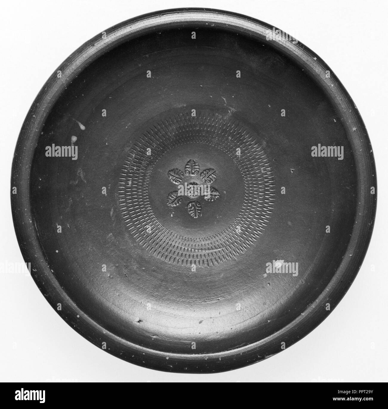 Plat noir campanien ; Campania, Italie du Sud, l'Europe ; - 31 323 B.C, sols en terre cuite ; 3,1 x 15,5 cm, 1 1,4 x 6 1,8 dans Banque D'Images
