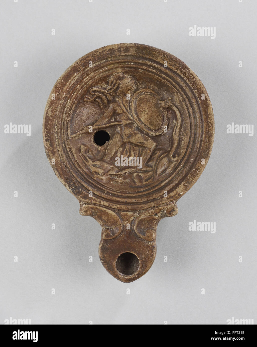 Lampe, l'Afrique du Nord ; 1er - 4e siècle ; terre cuite ; 2,5 x 8,9 x 12,2 cm, 1 x 3, 2 x 4 à 13,16 Banque D'Images