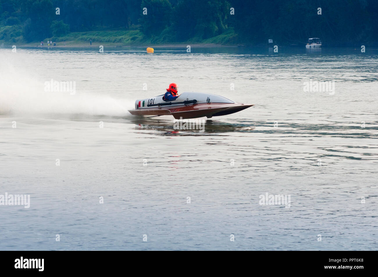 22 septembre 2018 - Italie, Lombardie, Cremona, Pô, vieux bateaux Exposition Point trois hydroglisseurs vers l'intérieur Italien de course Racer Banque D'Images