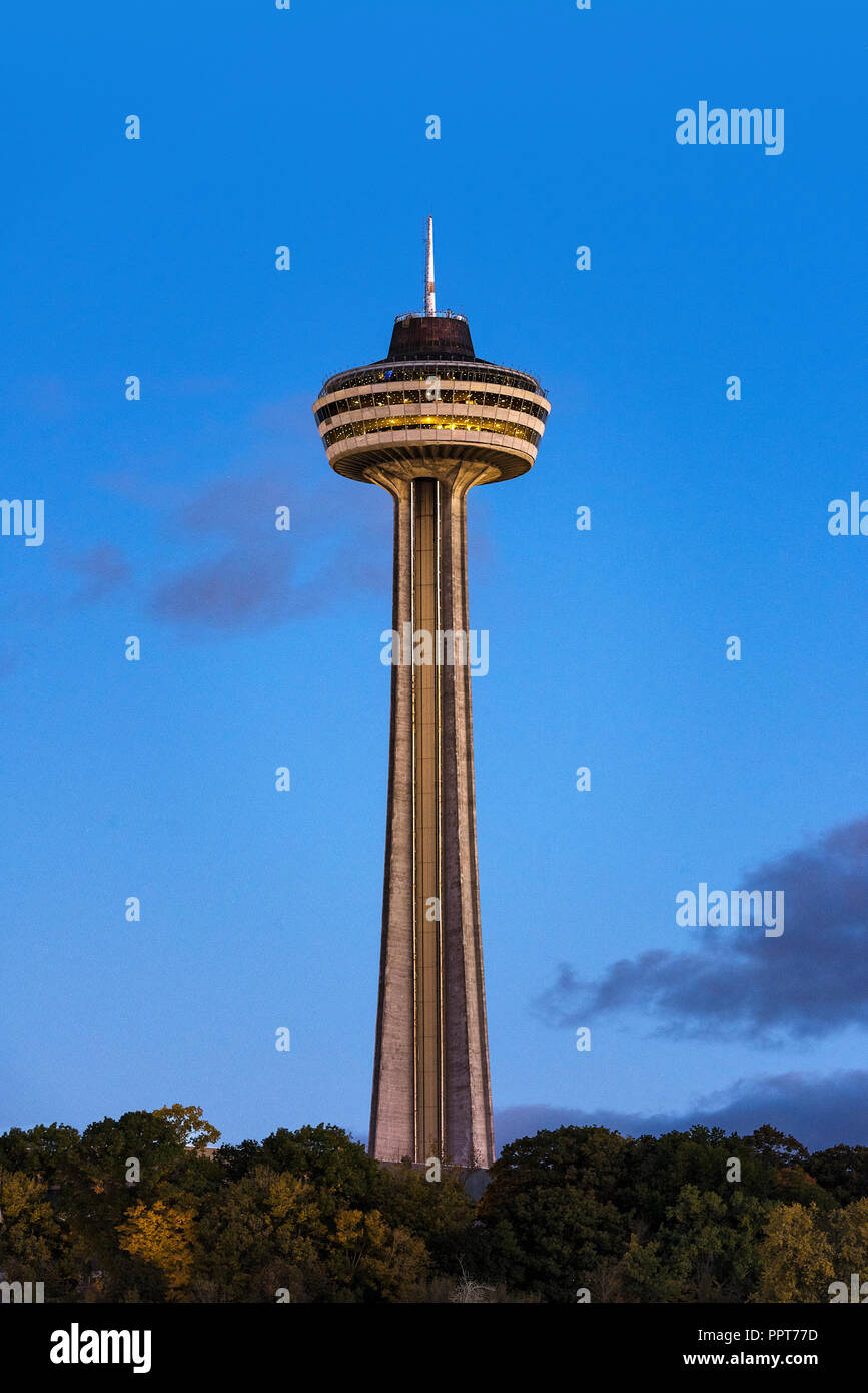 La tour Skylon, Niagara Falls, Ontario, Canada. Banque D'Images