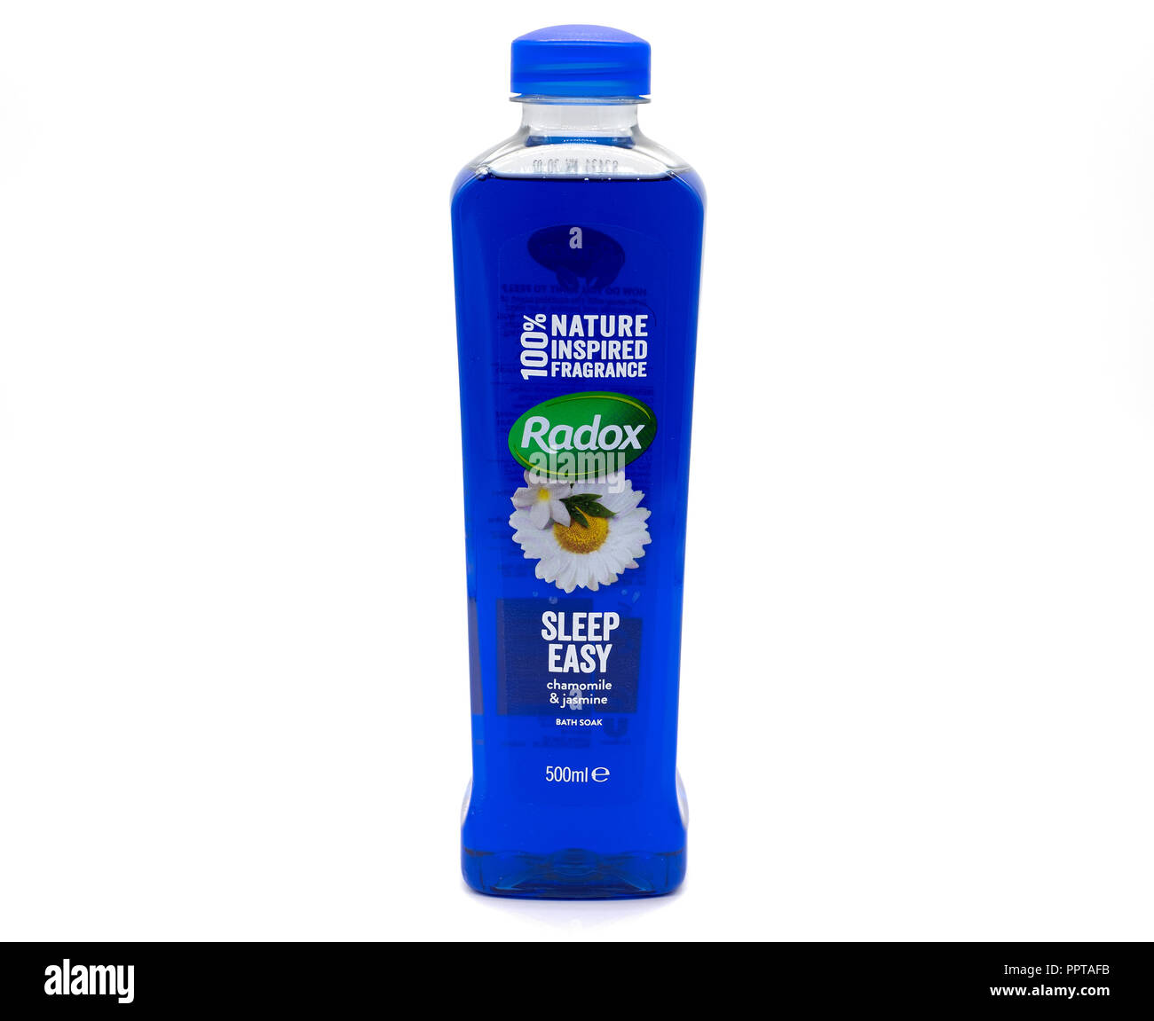 Largs, Ecosse, UK - 27 septembre 2018 : une bouteille de Radox le sommeil facile baignoire Bain dans bouteille en plastique recyclable. Banque D'Images