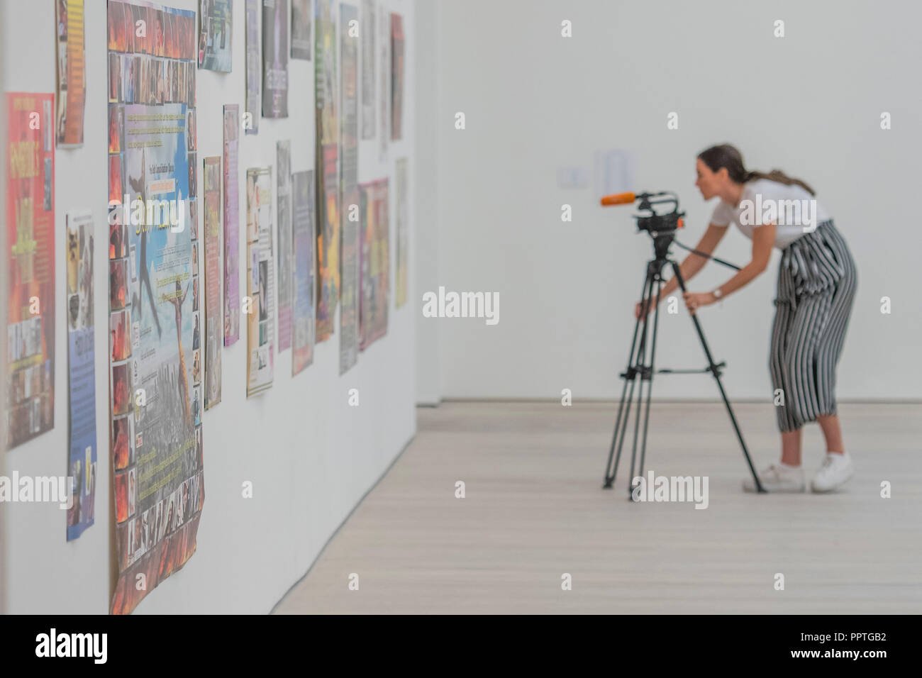 Londres, Royaume-Uni. 27 Sep 2018. James Howard, Untitled 2007 - Black Mirror la nouvelle exposition à la galerie Saatchi à propos du rôle de l'art dans la satire sociale - présentant le travail de 26 artistes contemporains. Il s'étend du 28 Sept 18 au 13 jan 19. Crédit : Guy Bell/Alamy Live News Banque D'Images