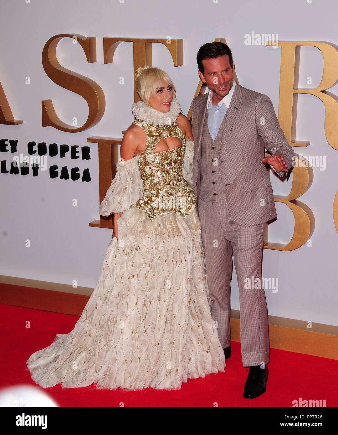 Londres, Royaume-Uni. 27 Septembre, 2018. Lady Gaga & Bradley Cooper assistant à une étoile est née - UK Premiere au VUE West End ll Londres jeudi 27 septembre 2018. Crédit : Peter Phillips/Alamy Live News Banque D'Images