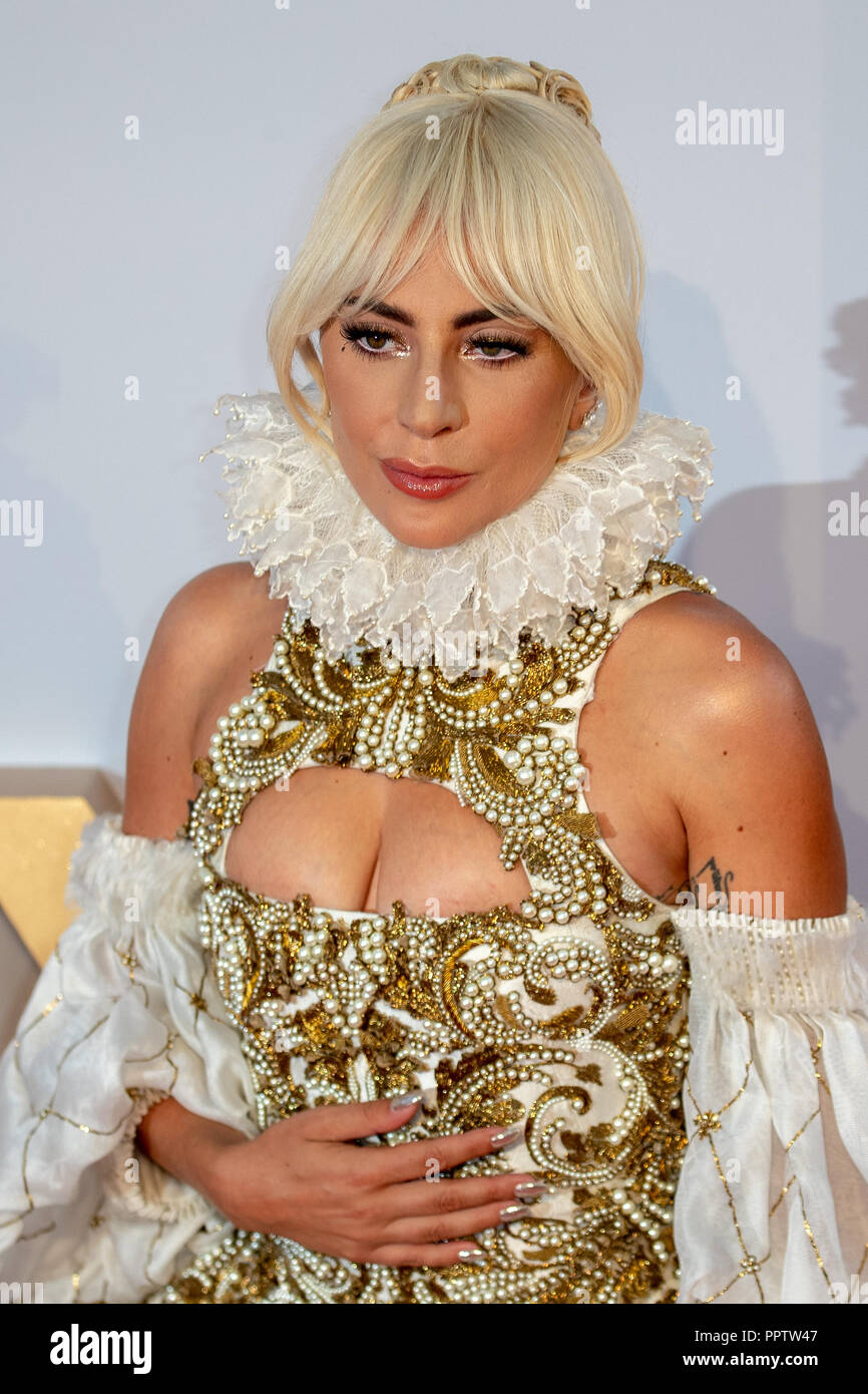 Londres, Royaume-Uni. 27 Sep 2018.Lady Gaga assistant à la London Premiere d 'une étoile est née' tenue à VUE WEST END, Leicester square , au Royaume-Uni, le Crédit : Jason Richardson/Alamy Live News Banque D'Images