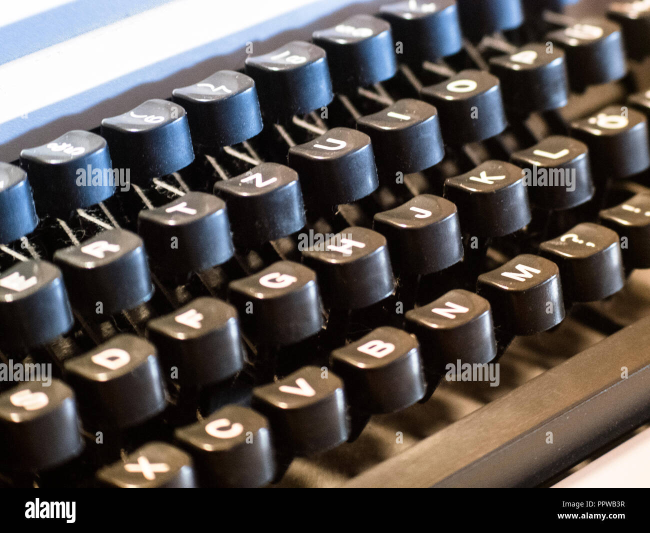 Touches d'une vieille machine à écrire des années 80 Banque D'Images