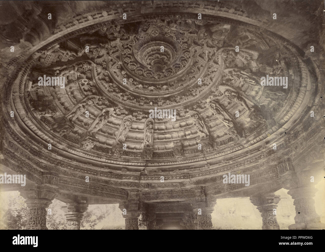 Plafond d'un temple jaïn, Chittore ; Lala Deen Dayal, indienne, 1844 - 1905, 1882 ; à l'albumine argentique Banque D'Images
