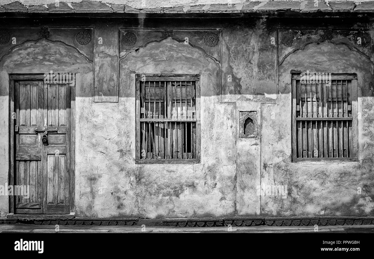 Vieux Mur avec porte et fenêtres, Chand Baori, Abaneri Banque D'Images