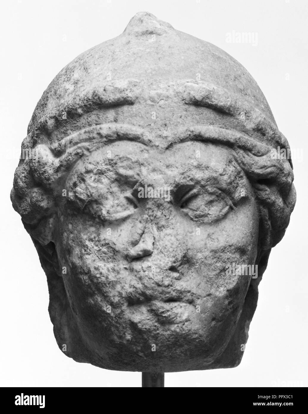 Tête d'Athéna, Grèce, au début du ive siècle avant J.C ; marbre ; 19,9 × 15,5 × 17 cm, 7 × 6 × 1,8 13,16 11,16 6 en Banque D'Images