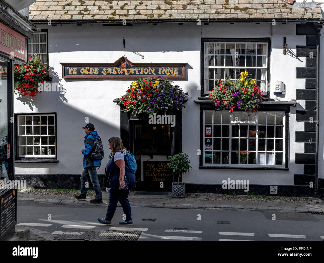 LOOE Looe Cornwall England UK un port de pêche très populaire une station de vacances pleine d'hôtels, attractions, et restaurants. Banque D'Images