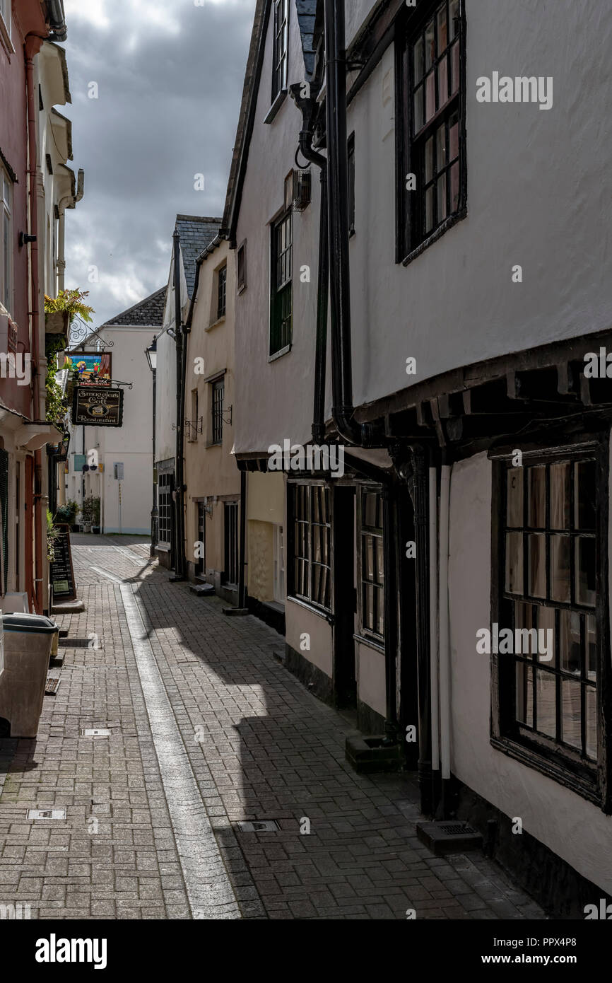 LOOE Looe Cornwall England UK un port de pêche très populaire une station de vacances pleine d'hôtels, attractions, et restaurants. Banque D'Images