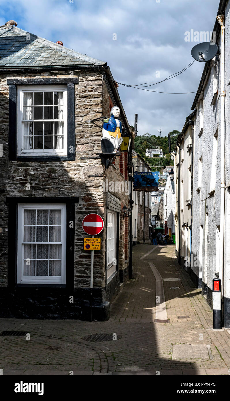 LOOE Looe Cornwall England UK un port de pêche très populaire une station de vacances pleine d'hôtels, attractions, et restaurants. Banque D'Images