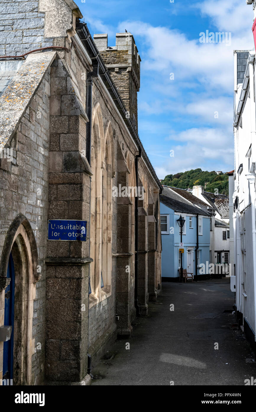 LOOE Looe Cornwall England UK un port de pêche très populaire une station de vacances pleine d'hôtels, attractions, et restaurants. Banque D'Images