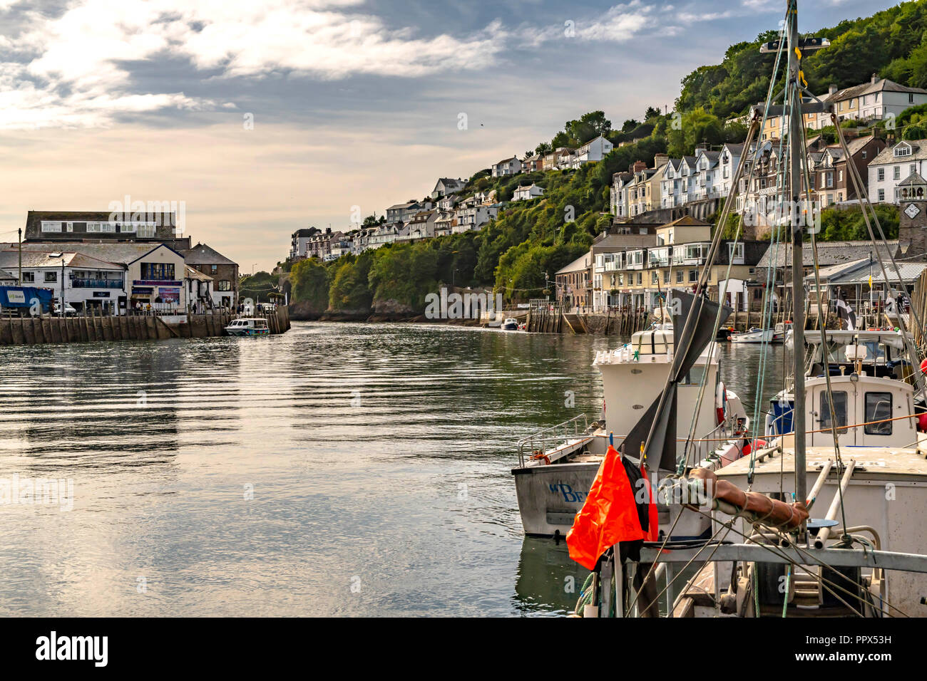 LOOE Looe Cornwall England UK un port de pêche très populaire une station de vacances pleine d'hôtels, attractions, et restaurants. Banque D'Images