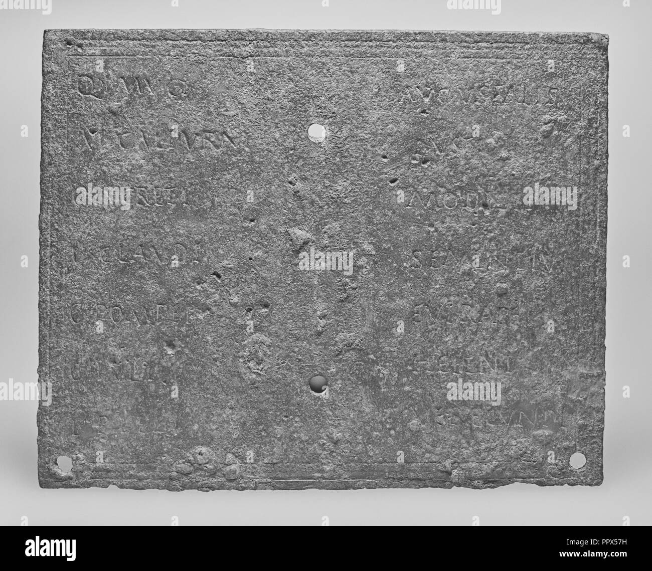 Une plaque d'un diplôme militaire romain ; Empire romain ; A.D. 88 ; Bronze ; 19,2 × 15,2 × 3 cm, 7 × 6 × 1 9,16 3,16 en Banque D'Images