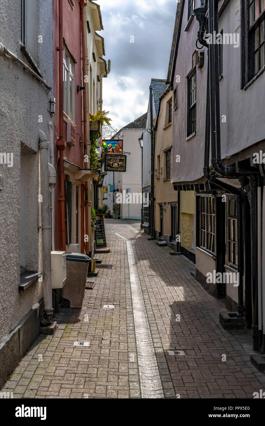 LOOE Looe Cornwall England UK un port de pêche très populaire une station de vacances pleine d'hôtels, attractions, et restaurants. Banque D'Images