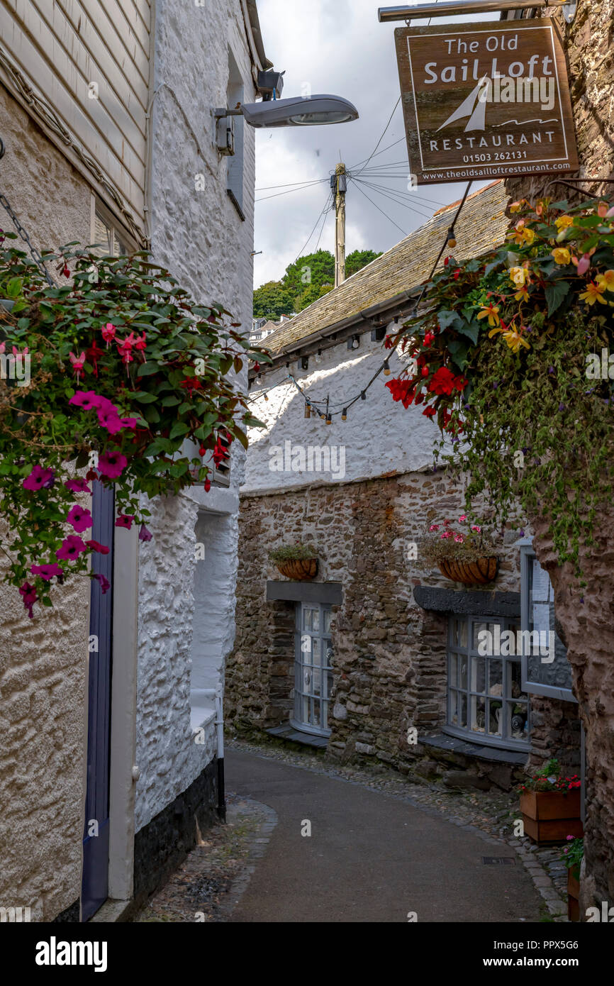 LOOE Looe Cornwall England UK un port de pêche très populaire une station de vacances pleine d'hôtels, attractions, et restaurants. Banque D'Images