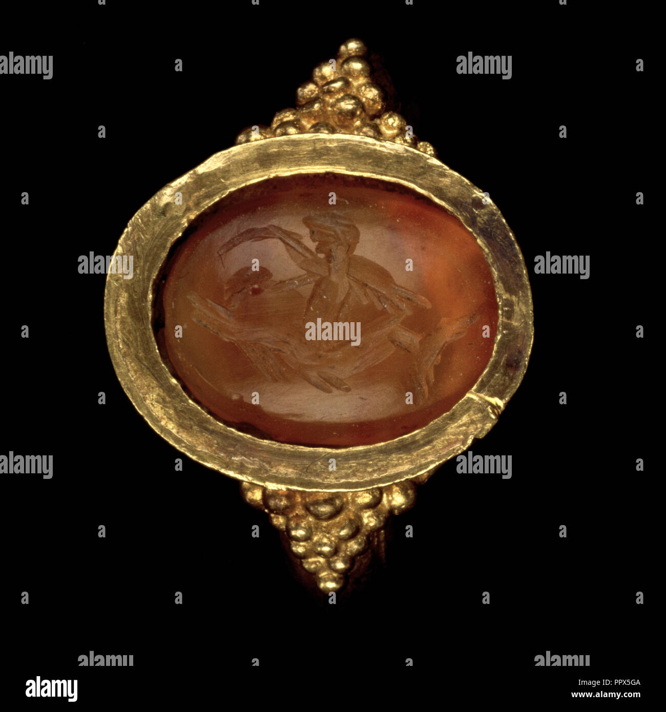 Ring ; Empire romain ; 250 - 400 ; or, la cornaline ; 2,7 × 2,9 cm, 1,16 × 1 1 1,8 dans Banque D'Images