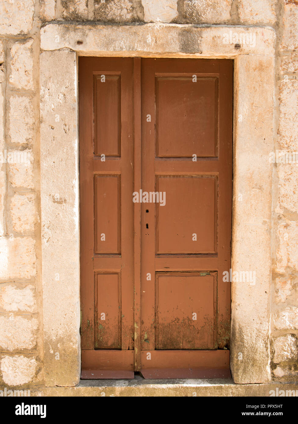 Porte rustique en bois ancien Banque D'Images