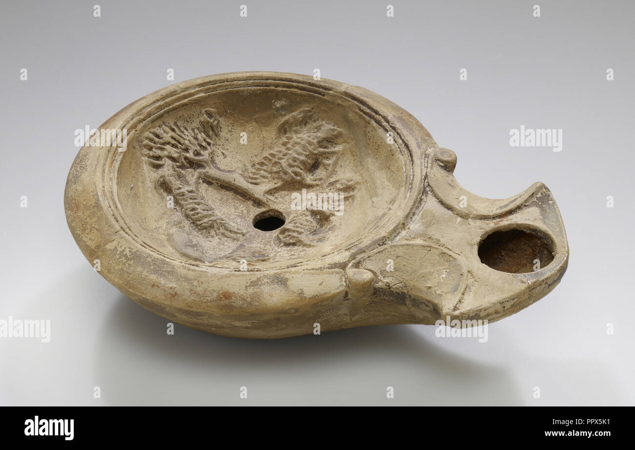Lampe, l'Afrique du Nord ; 1er - 4e siècle ; terre cuite ; 3.2 x 9.3 x 12.3 cm, 1 1,4 x 3 x 4 11,16 13,16 dans Banque D'Images