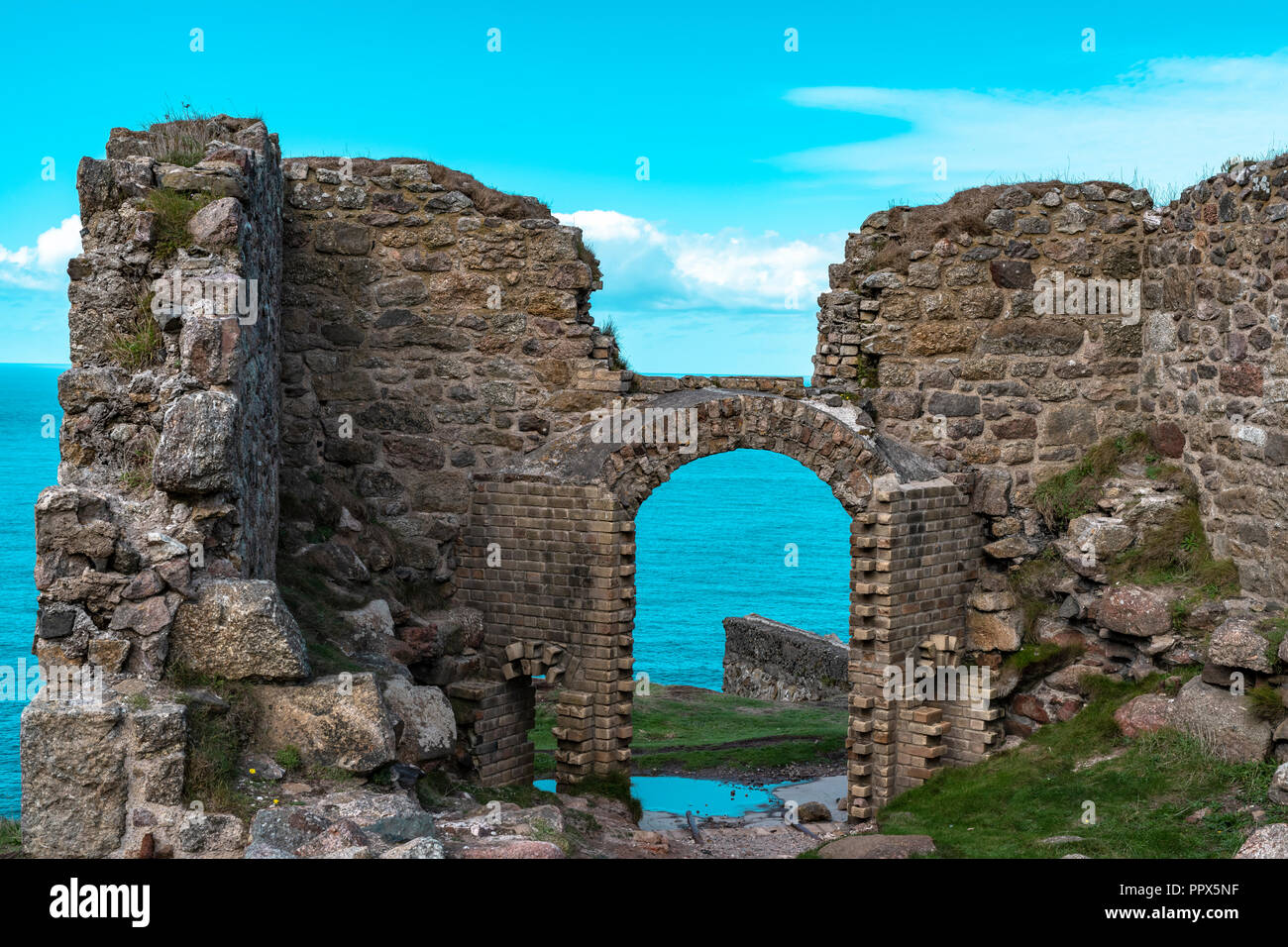 Botallack mines d'étain de Cornwall Uk en Angleterre. . Ancienne mine d'étain une industrie du passé sur le sentier du littoral des Cornouailles à l'ancienne papule, film Poldark également Banque D'Images