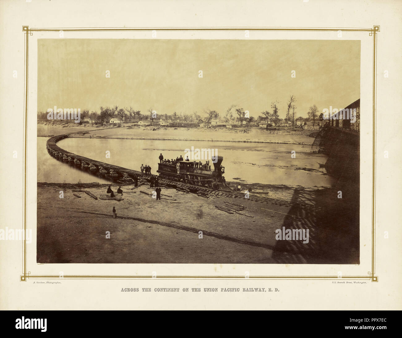 Pont de chemin de fer, rivière Kaw ; Alexander Gardner, Américain, né en Écosse, 1821 - 1882, 1867 ; à l'albumine argentique Banque D'Images