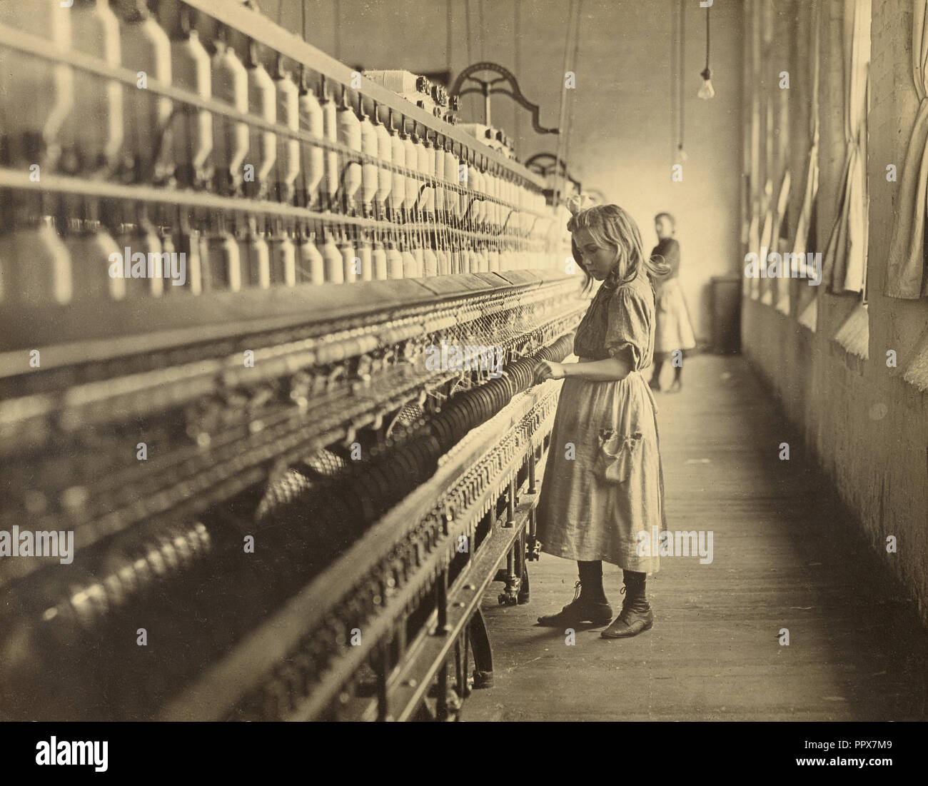 Sadie Pfeiffer, fileur de coton de Marysville, Caroline du Nord), Lewis Hine, W., 1874 - 1940 L'Amérique, North Carolina, United States Banque D'Images