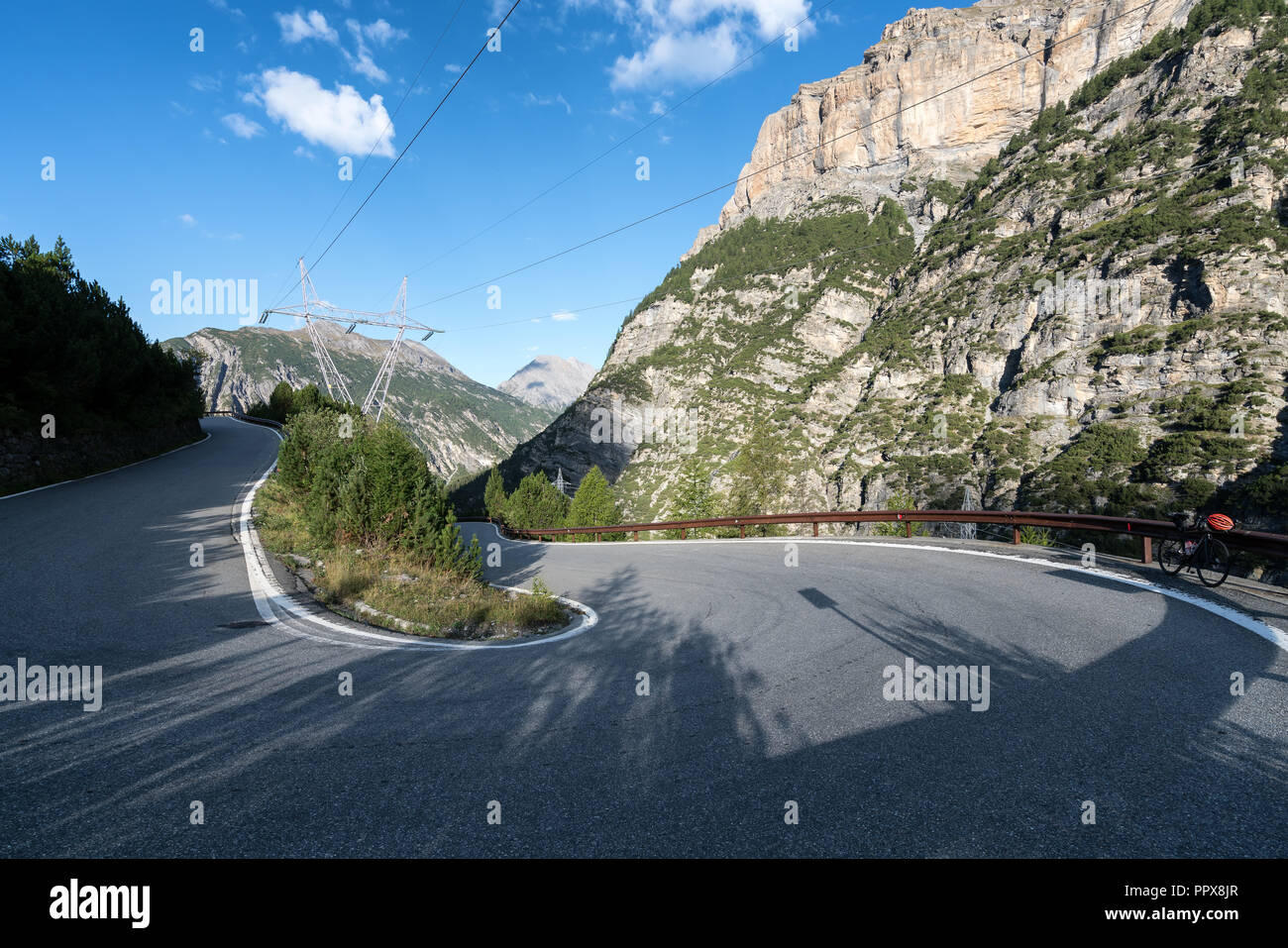 Route sinueuse du col du Stelvio près de Bormio, Italie, Europe, UNION EUROPÉENNE Banque D'Images