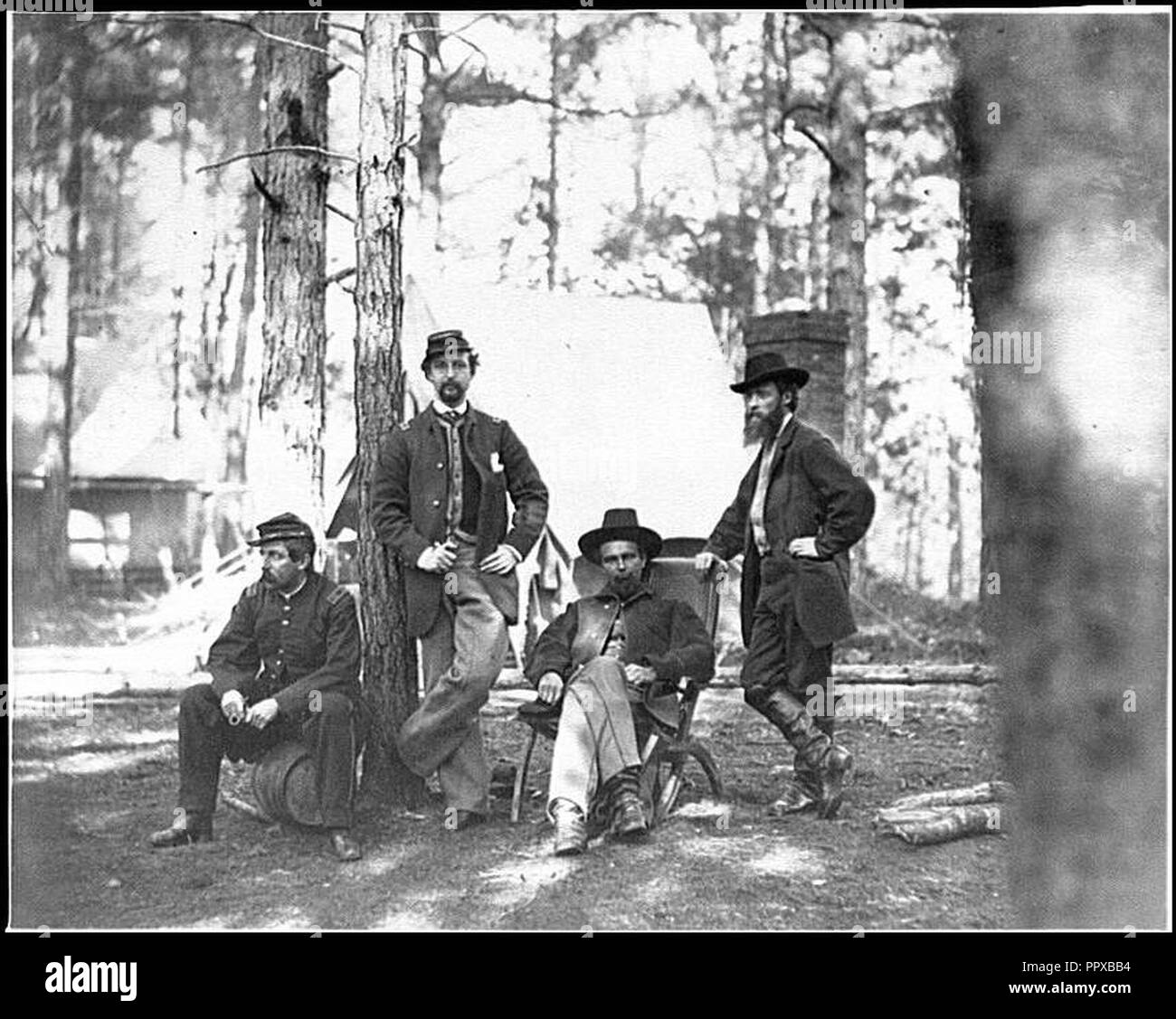 Brandy Station, en Virginie, le capitaine Samuel A. McClellan, Capt J. Henry Sleeper, le Capitaine O'Neil W. Robinson, tous de la Brigade d'artillerie, Corps 3d, et Alfred R. Waud, correspondant de l'artiste Banque D'Images