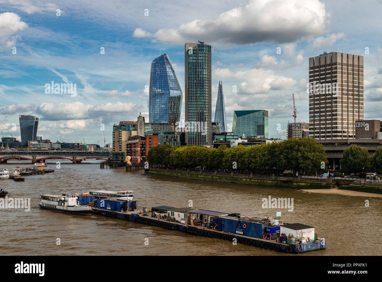 London / UK - 15 septembre 2018 : vue sur le sud-est de la ville de Londres à partir de Waterloo Bridge. Banque D'Images