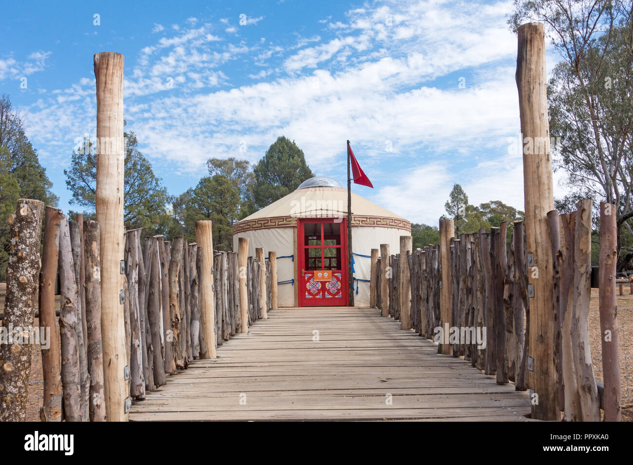 Entrée de l'enclos de daims et Tahki, Dubbo NSW Australie Zoo. Banque D'Images