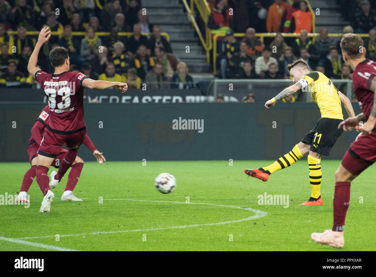 Marco REUS (à droite), ne tire le but d'en faire 2-0 du Borussia Dortmund, action, football 1. Bundesliga, 5. Journée, Borussia Dortmund (NE) - FC Nuremberg (N) 7 : 0, le 26.09.2018 à Dortmund/Allemagne. ¬ | conditions dans le monde entier Banque D'Images