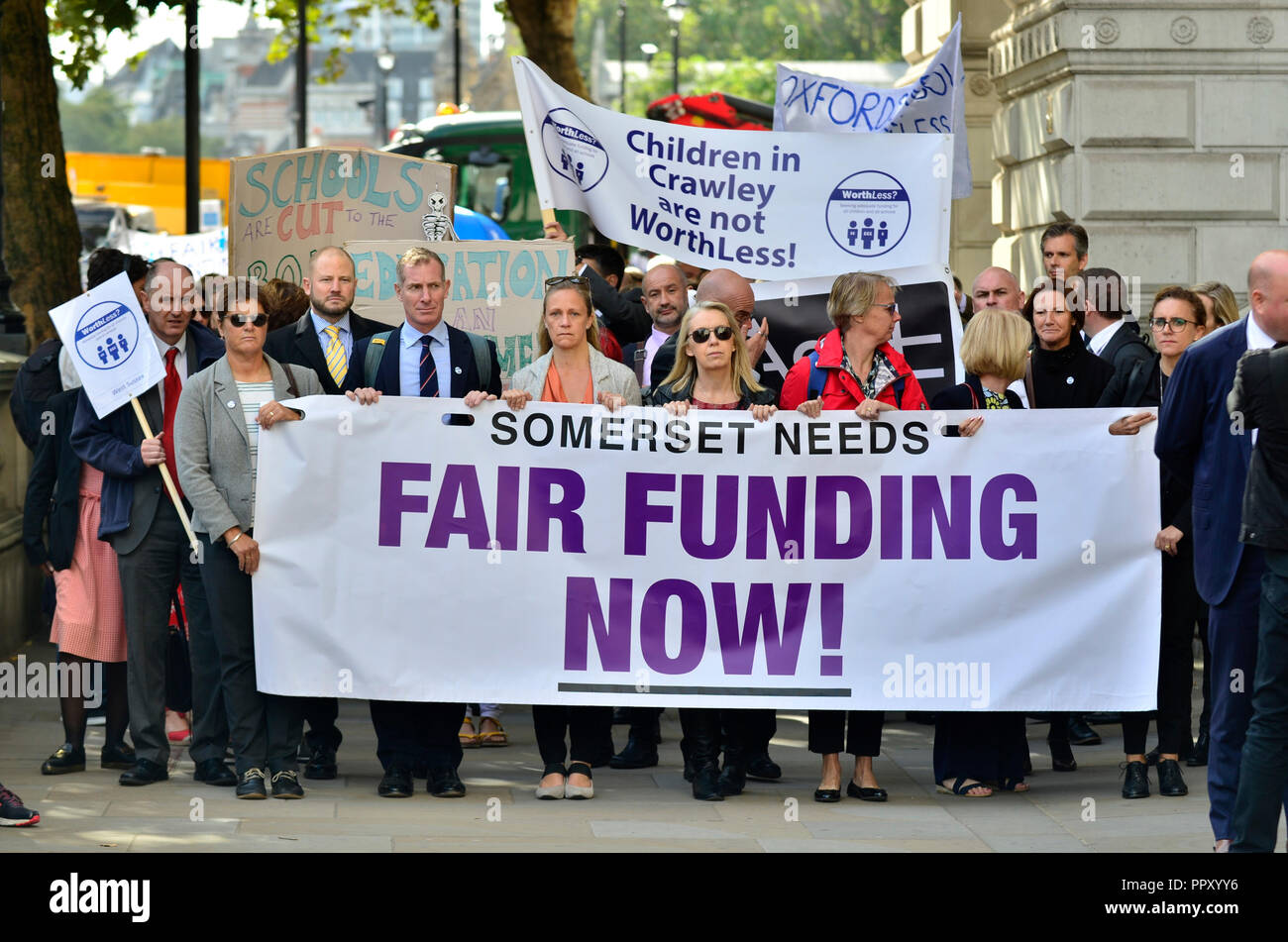 Westminster, Royaume-Uni. 28 sept 2018. Jusqu'à 1000 les chefs d'assemblage pour un rassemblement à la place du Parlement avant de marcher à Downing Street à la main dans une lettre à 11 pour protester contre les réductions à long terme réel dans le budget de l'éducation et exigeant un financement supplémentaire pour les écoles. Credit : PjrFoto/Alamy Live News Banque D'Images