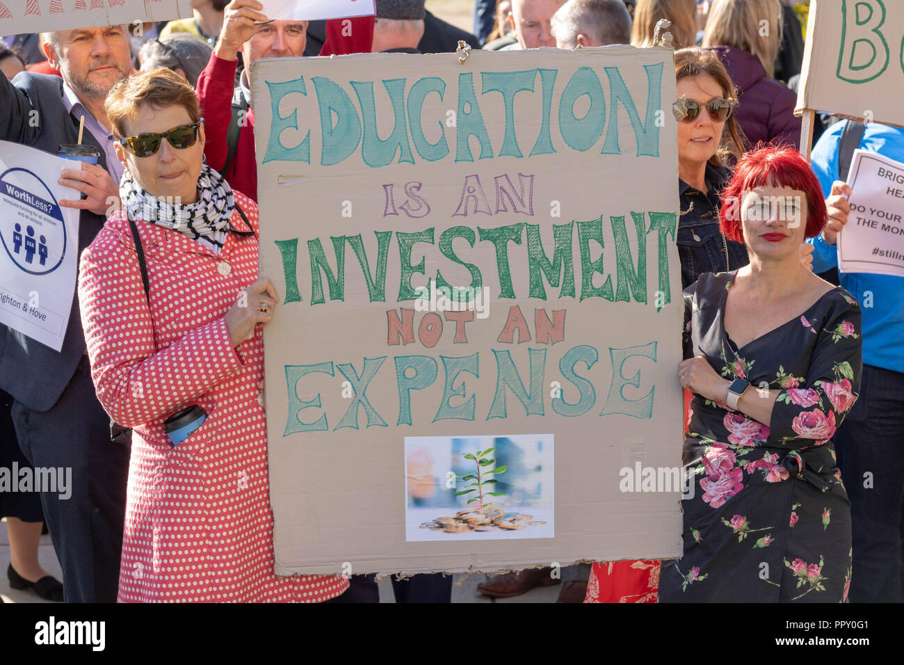 Londres 28 septembre 2018 Les professeurs principaux rassemblement à Westminster demander une augmentation dans le financement de l'éducation. Les professeurs principaux avec une bannière mal fait à la protestation Credit Ian Davidson/Alamy Live News Banque D'Images