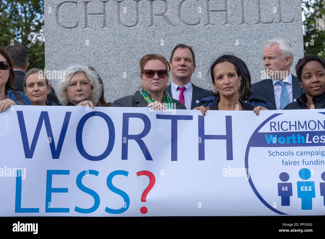 Londres 28 septembre 2018 Les professeurs principaux rassemblement à Westminster demander une augmentation dans le financement de l'éducation. Professeur principal protestataires avec bannière sous Churchill Crédit inscription Ian Davidson/Alamy Live News Banque D'Images