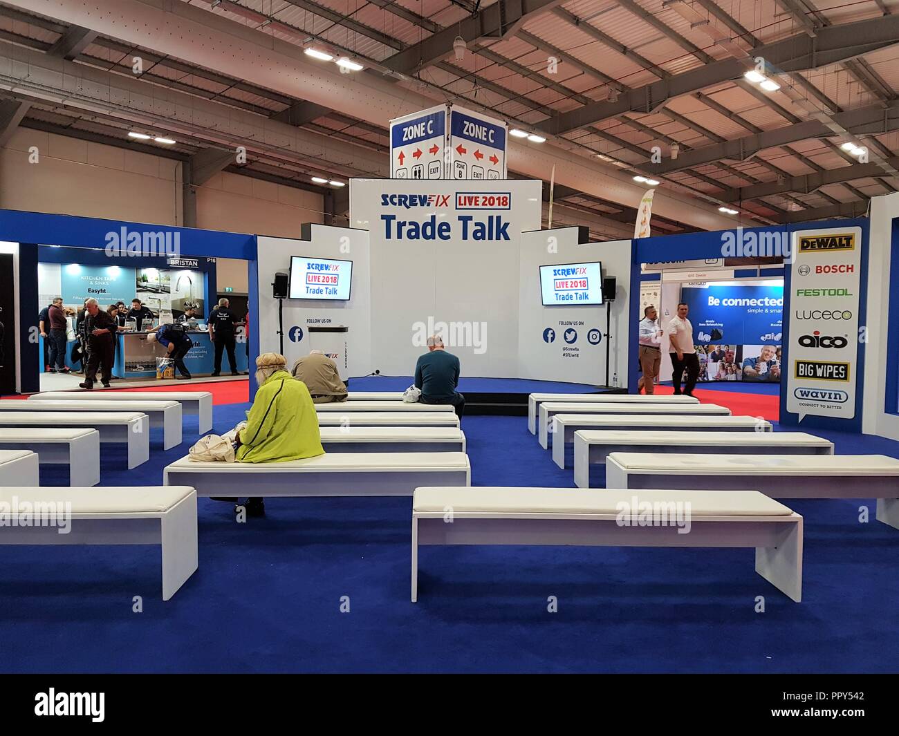 Centre d'exposition international de Farnborough, Hampshire, UK - 28.09.2018 le premier jour de l'Assemblée Screwfix Vivre afficher de nouveaux produits pour bricoleurs et les gens de métier. Outils et gadgets sur show et démontre tout au long de la journée. Credit : Michelle Ponts / Alamy Live News. Banque D'Images