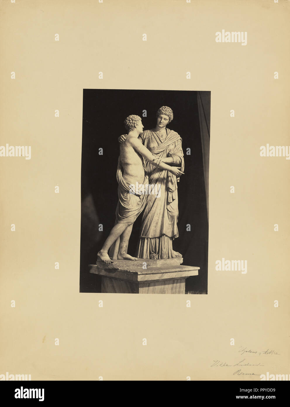 La sculpture classique de la femme et de son fils ; James Anderson, britannique, 1813 - 1877, Rome, Italie ; environ 1845 - 1855 ; Albumen silver Banque D'Images
