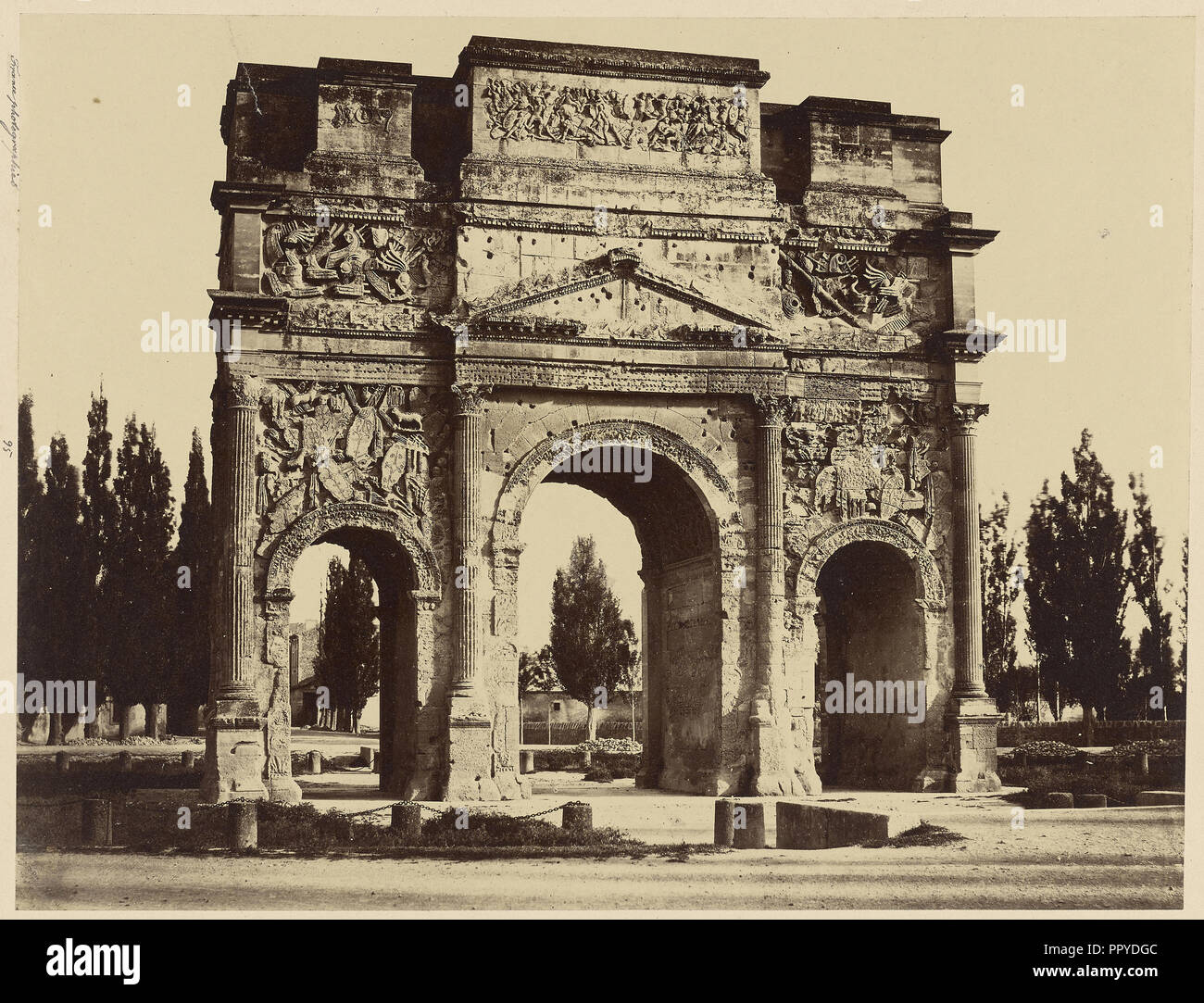 Arc romain, Orange, Édouard Baldus, Français, né en Allemagne, 1813 - 1889, Orange, France ; environ 1853 ; à l'albumine argentique Banque D'Images