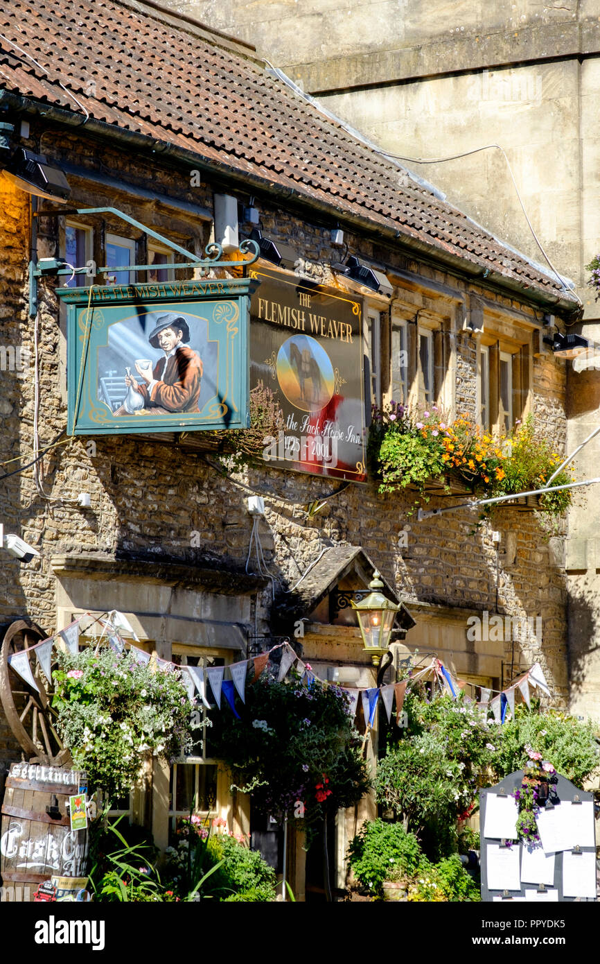 Corsham dans une petite ville près de Chippenham, Wiltshire, Angleterre Royaume-uni pub tisserand flamand Banque D'Images