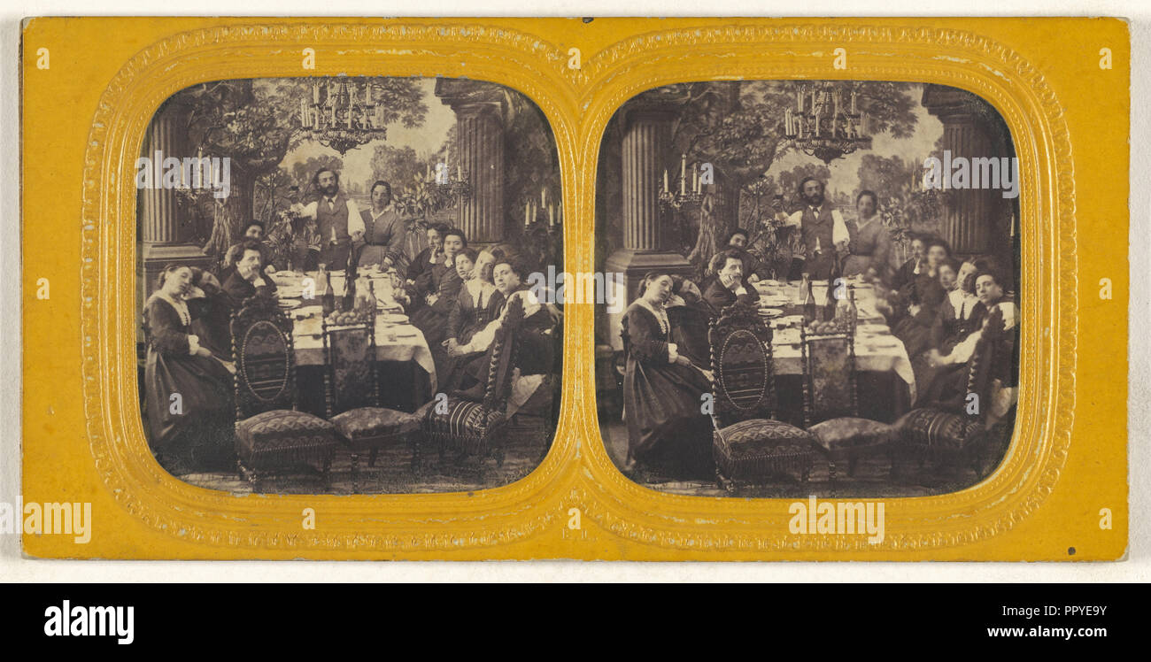 Les gens assis autour de la table Banque de photographies et d’images à ...