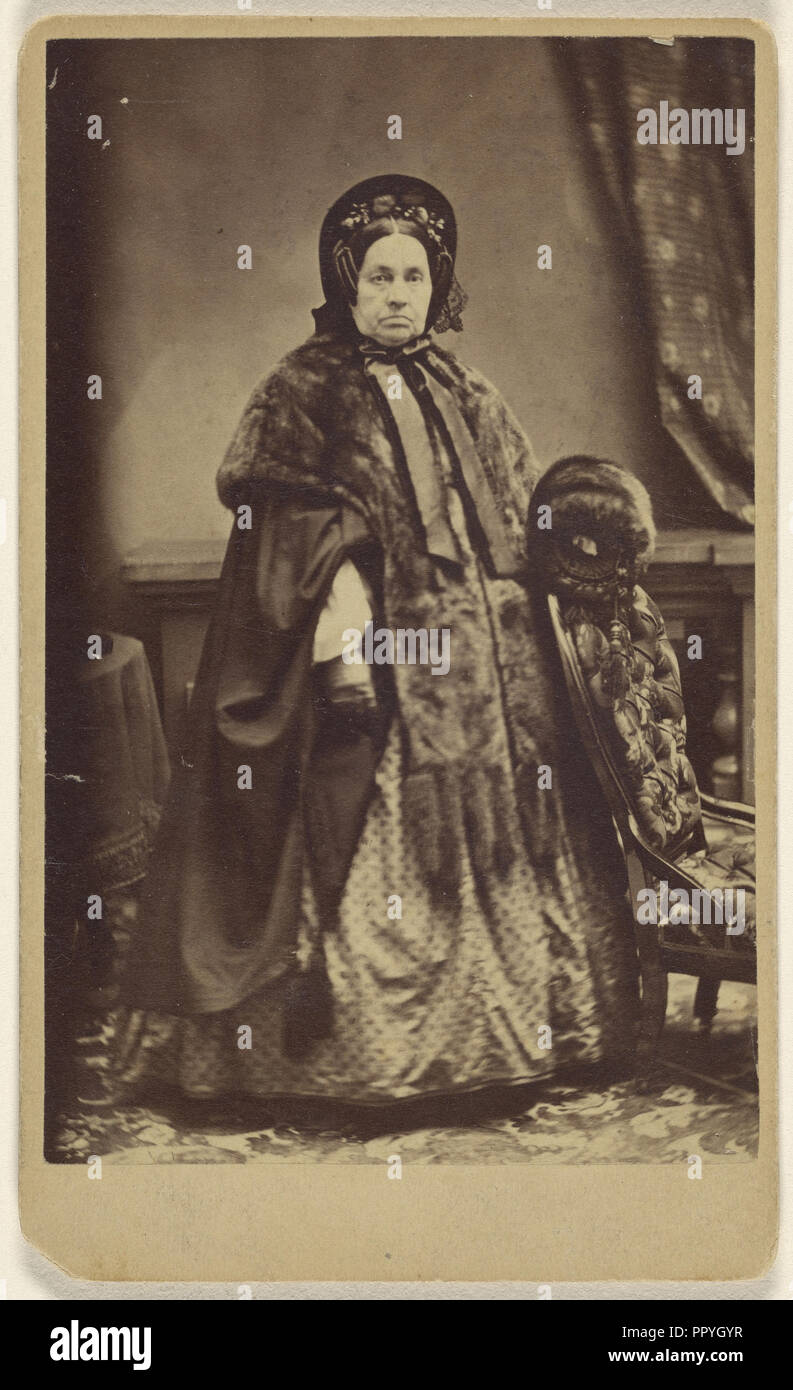 Manteau femme agée sale