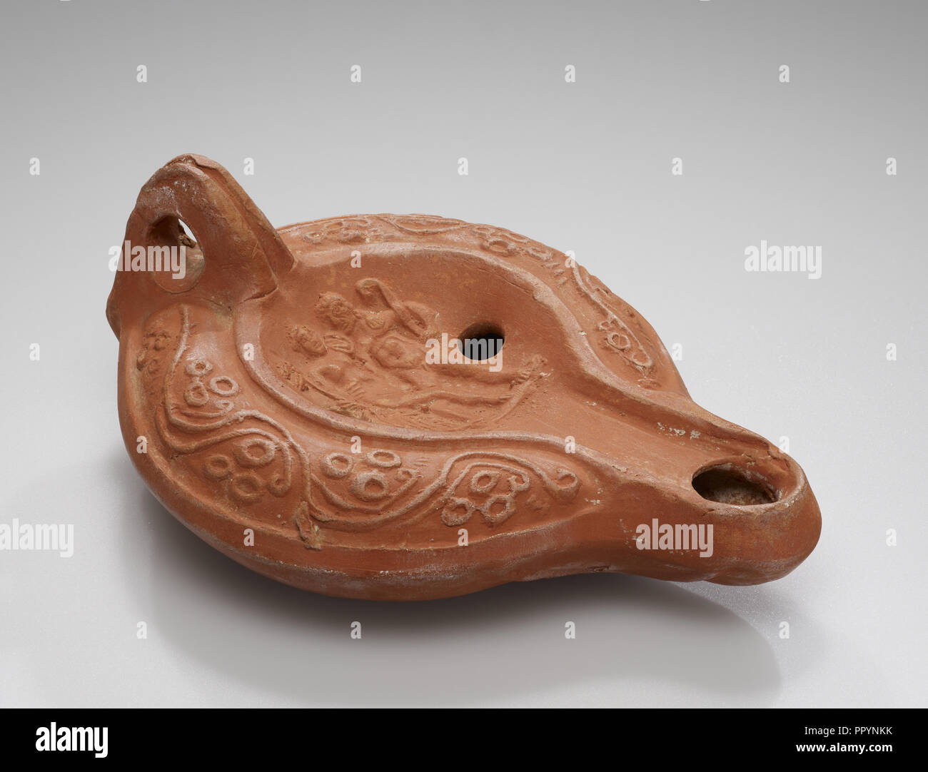 Lampe, l'Afrique du Nord ; 1er - 4e siècle ; terre cuite ; 2,8 x 9 x 12,5 cm, 1,8 x 1 x 4 3 9,16 15,16 dans Banque D'Images