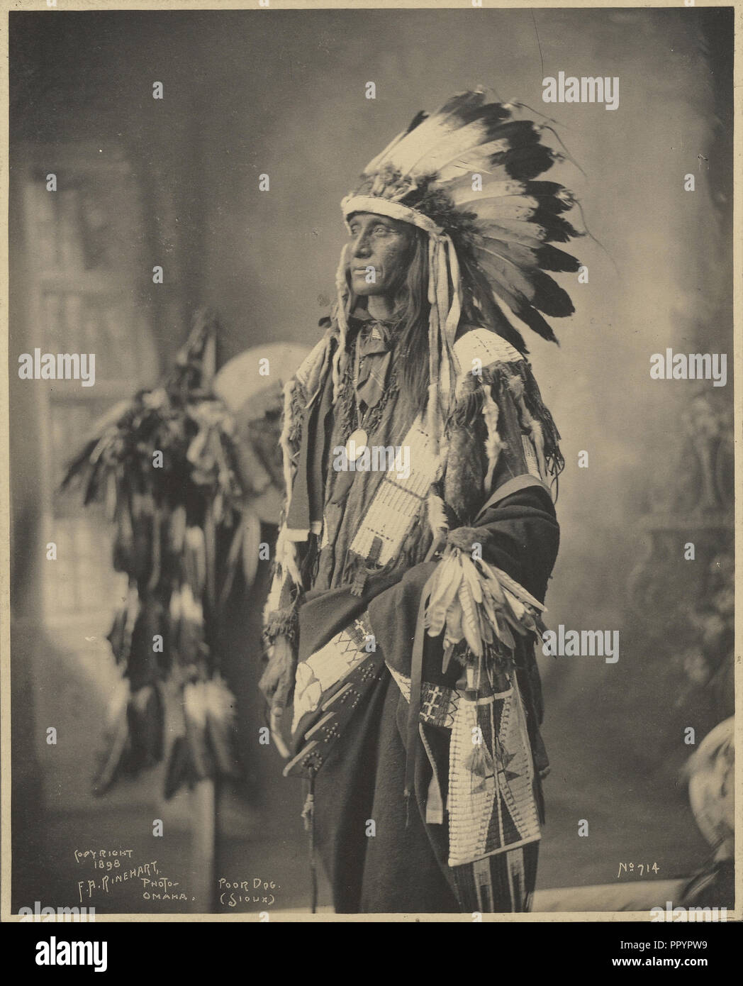 Pauvre Chien, Sioux ; F. Adolph Muhr, américain, est mort en 1913, Frank A. Rinehart, américain, 1861 - 1928, 1898 ; platine imprimer Banque D'Images