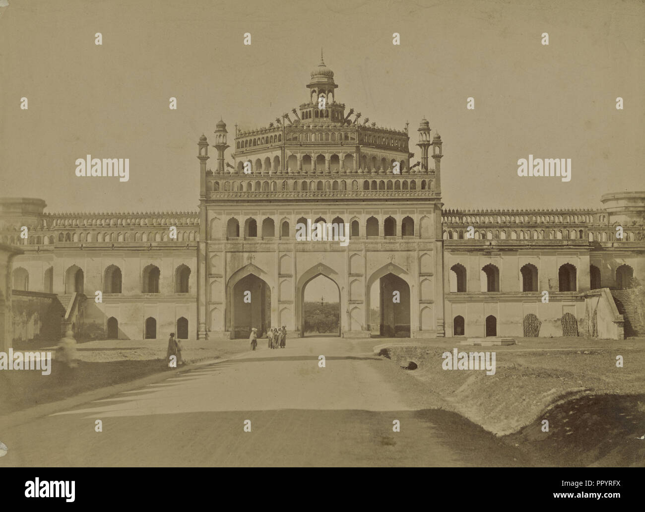Rumi Darwaza, Lucknow, Lucknow, Uttar Pradesh, Inde, Asie ; 1865 - 1885 ; à l'albumine argentique Banque D'Images