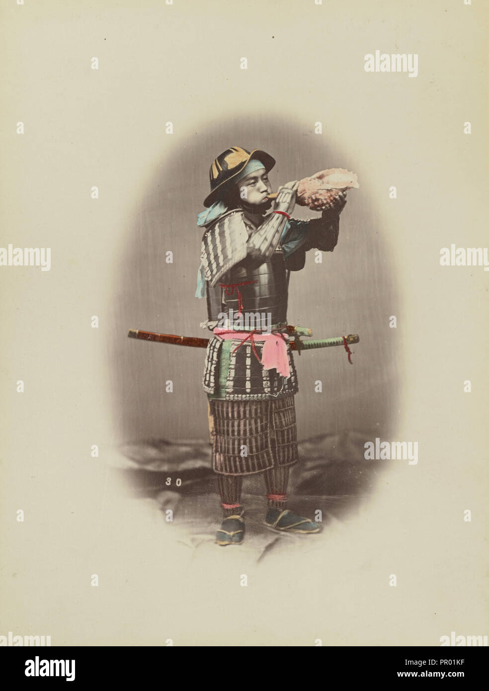 Samouraï en Armure ; Kusakabe Kimbei, japonais, 1841 - 1934, Actif 1880 - 1912 environ, ou le baron Raimund von Stillfried, autrichien Banque D'Images