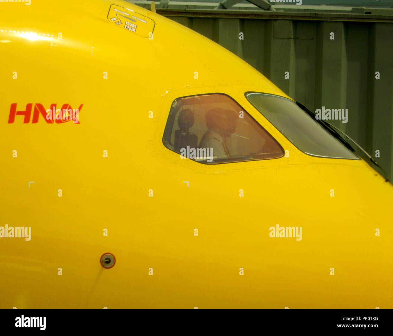 SEATTLE, WA - Juin 2019 : le nez et la fenêtre du cockpit d'un Boeing 787 Dreamliner de Hainan Airlines à l'aéroport de Seattle Tacoma. Banque D'Images